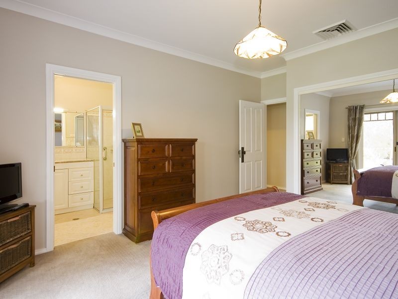 4 Hina Close, Old Bar NSW 2430