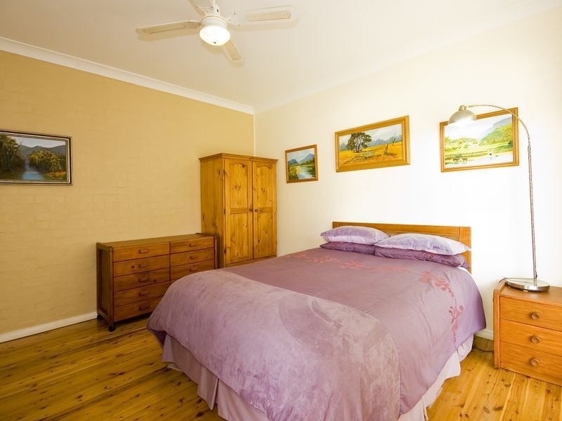 4 Hina Close, Old Bar NSW 2430