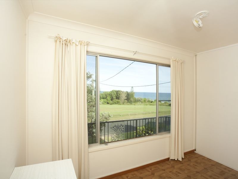 11 Ungala Road, Old Bar NSW 2430