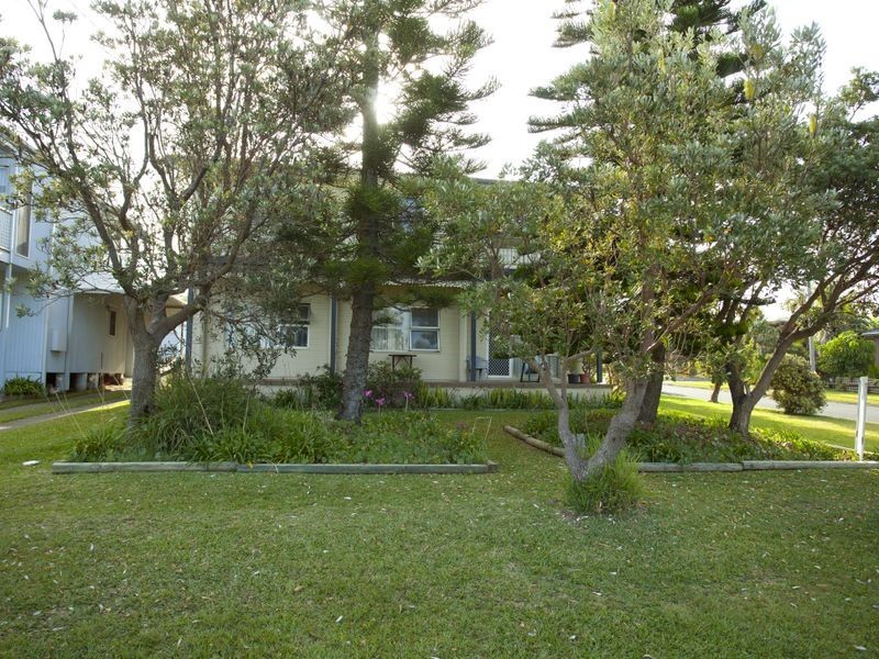 11 Ungala Road, Old Bar NSW 2430
