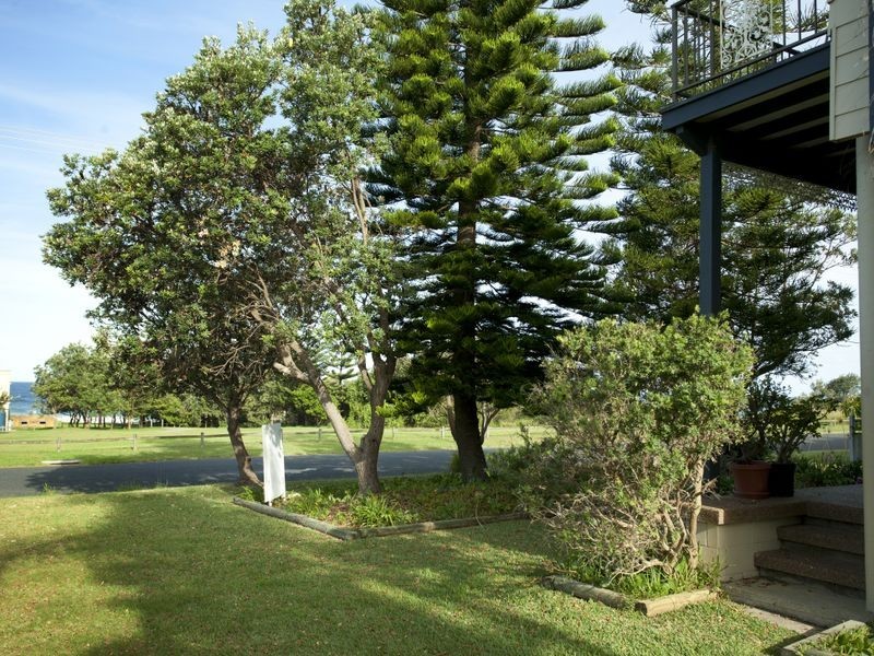 11 Ungala Road, Old Bar NSW 2430