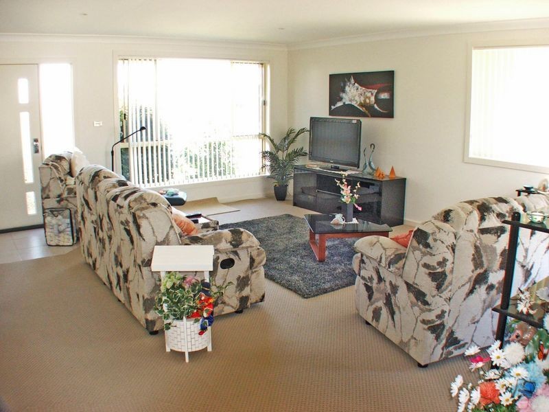 6 Flagtail Avenue, Old Bar NSW 2430