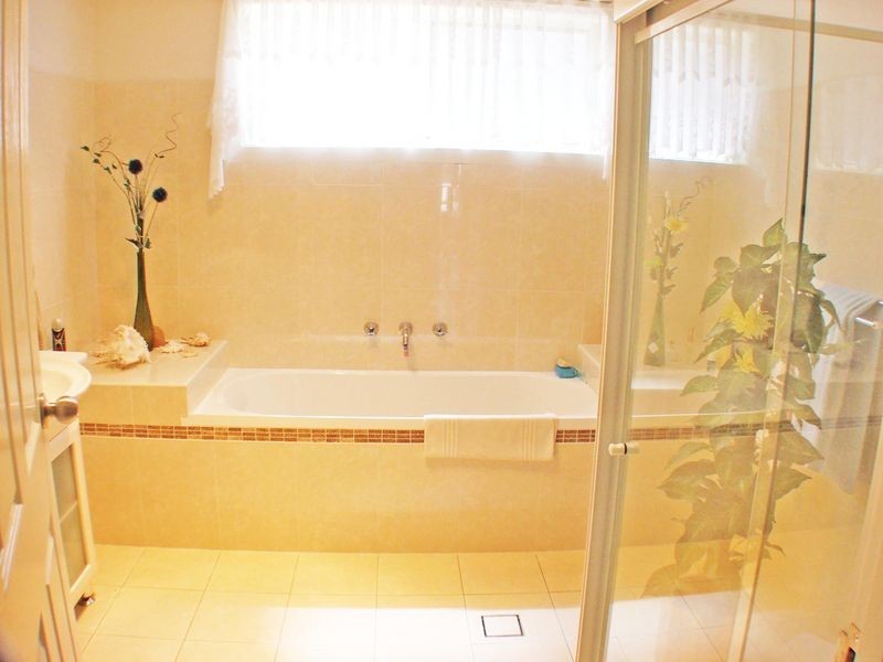 6 Flagtail Avenue, Old Bar NSW 2430