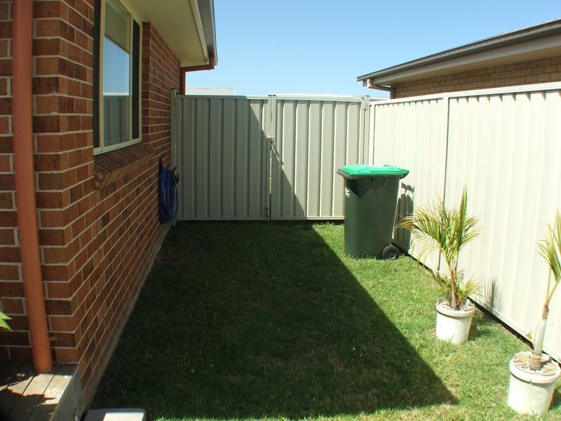 6 Flagtail Avenue, Old Bar NSW 2430