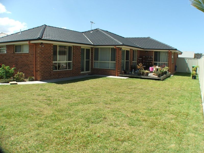 6 Flagtail Avenue, Old Bar NSW 2430