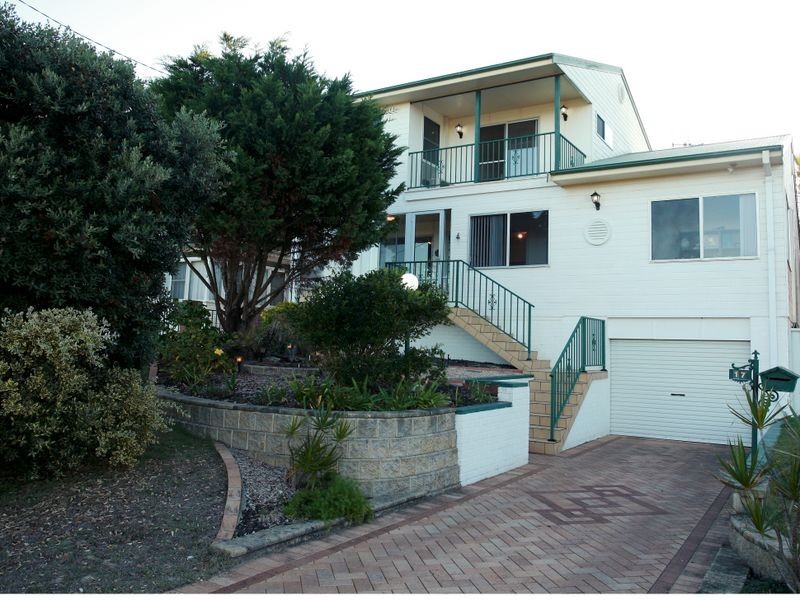 17 Pacific Parade, Old Bar NSW 2430
