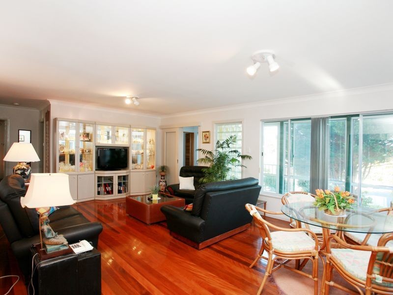 17 Pacific Parade, Old Bar NSW 2430