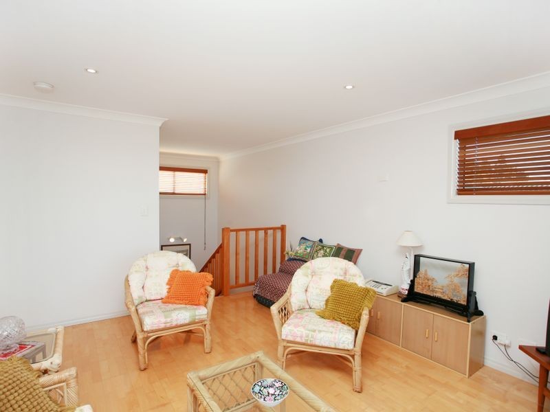 17 Pacific Parade, Old Bar NSW 2430