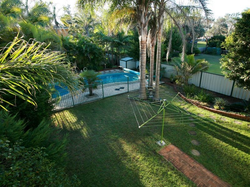 17 Pacific Parade, Old Bar NSW 2430
