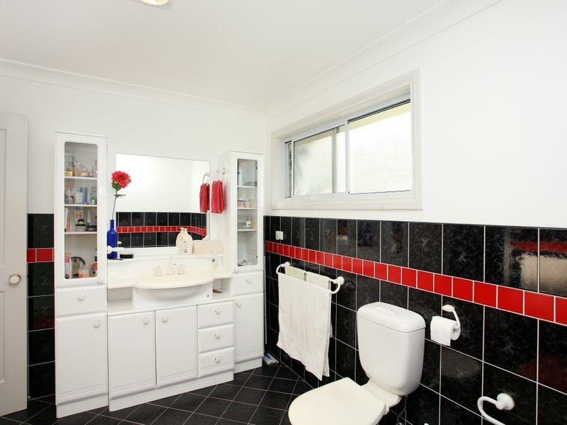 17 Pacific Parade, Old Bar NSW 2430