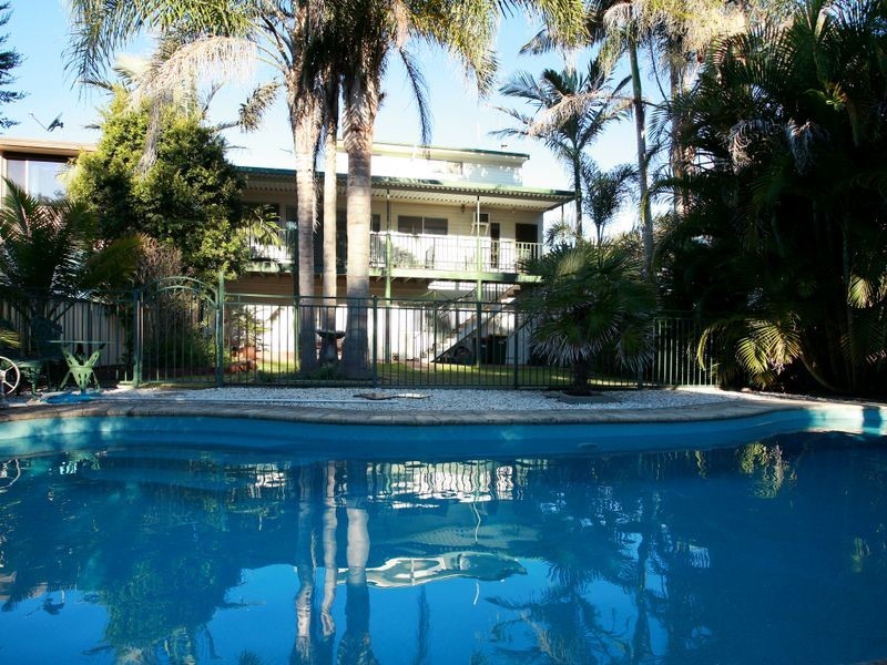 17 Pacific Parade, Old Bar NSW 2430