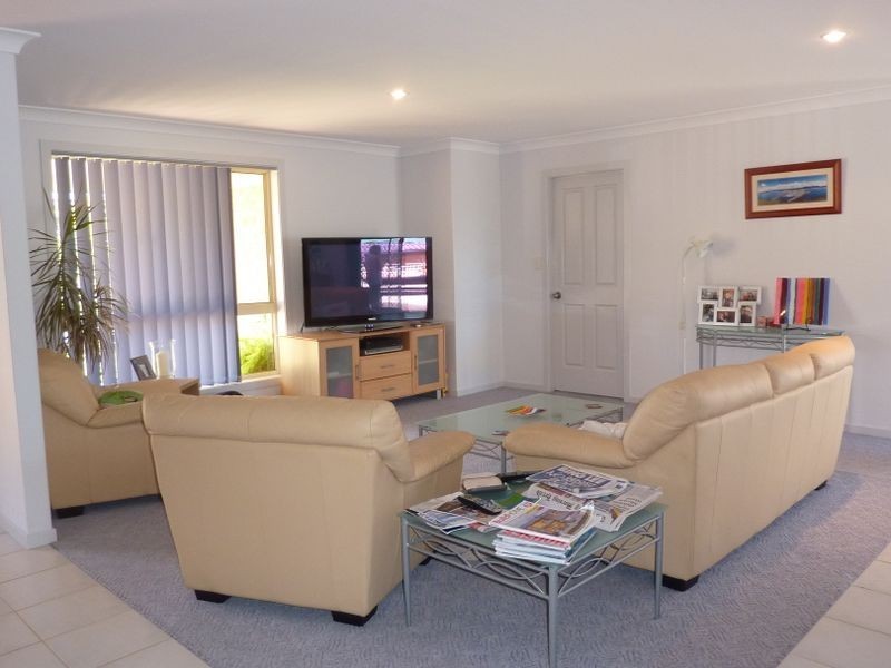 2/10 Mistral Place, Old Bar NSW 2430