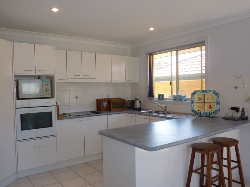 2/10 Mistral Place, Old Bar NSW 2430