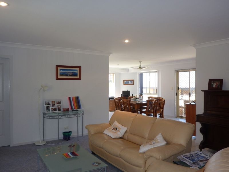 2/10 Mistral Place, Old Bar NSW 2430