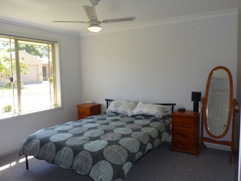 2/10 Mistral Place, Old Bar NSW 2430
