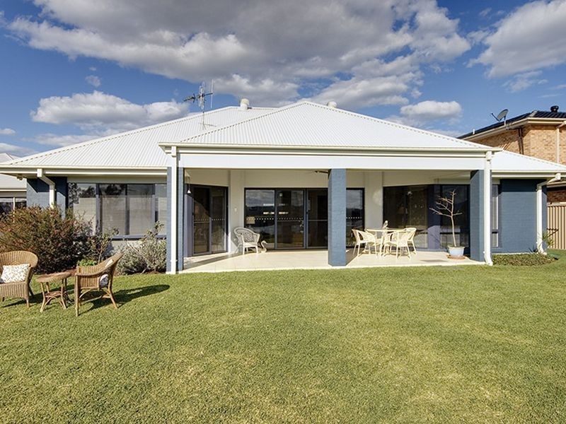 4 John Armstrong Drive, Taree NSW 2430