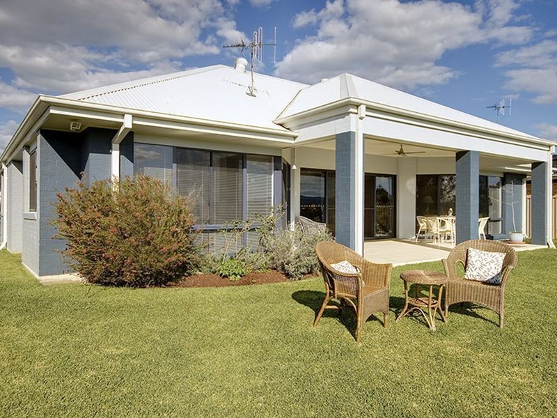 4 John Armstrong Drive, Taree NSW 2430