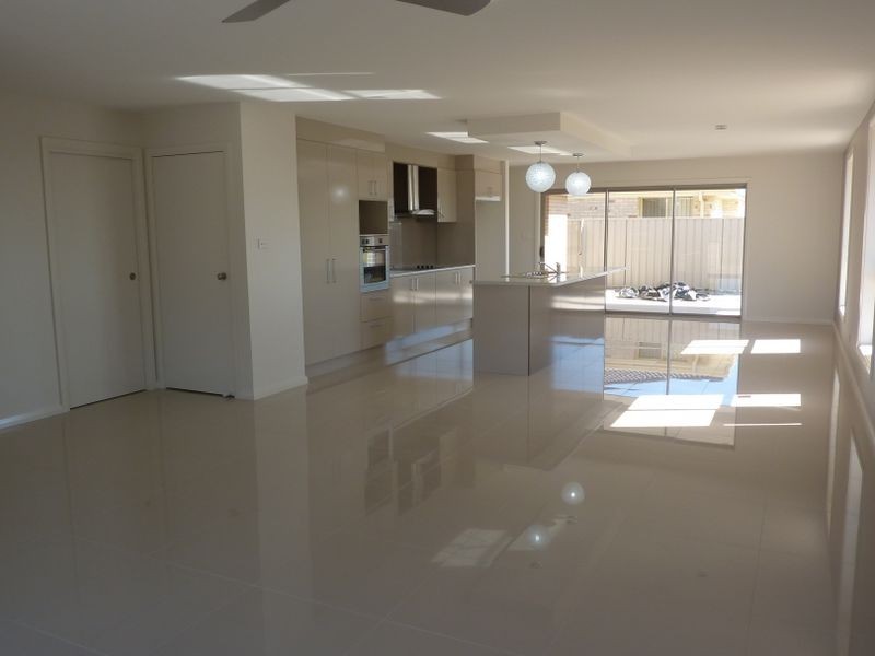 1/42 Albatross Way, Old Bar NSW 2430