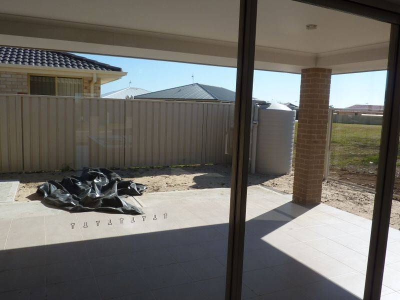 1/42 Albatross Way, Old Bar NSW 2430