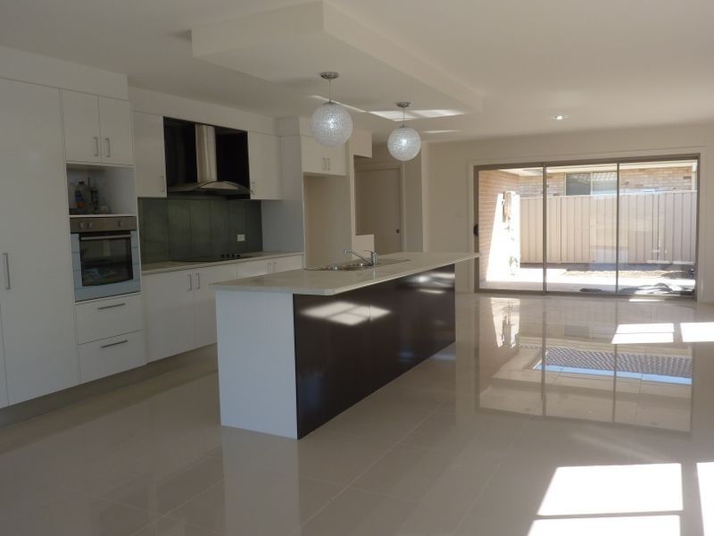2/42 Albatross Way, Old Bar NSW 2430