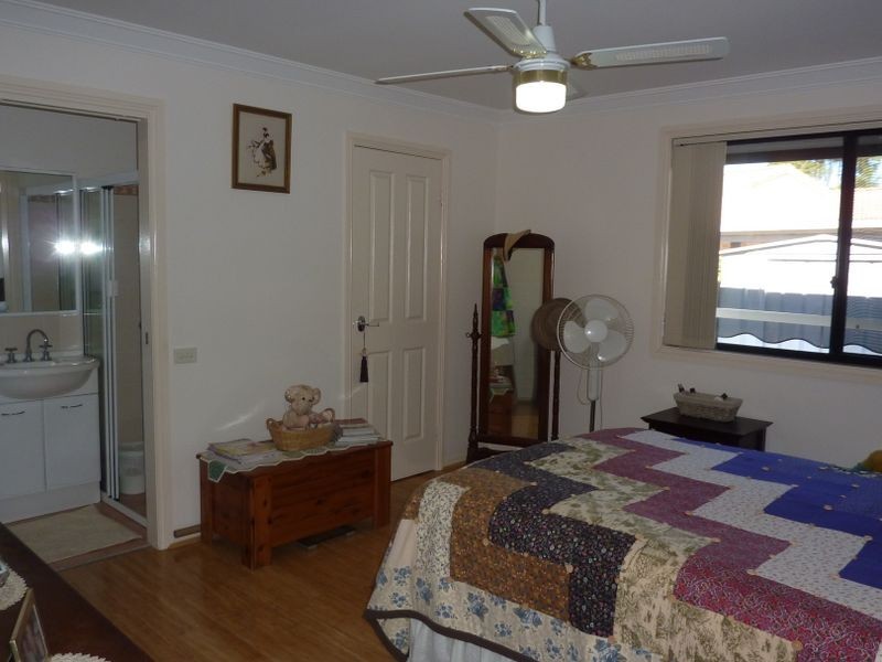 2/78 Old Bar Road, Old Bar NSW 2430