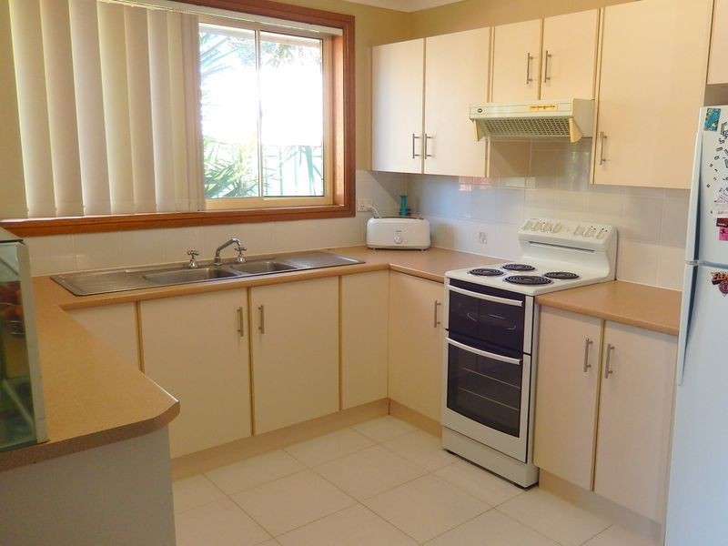 4/34 Old Bar Road, Old Bar NSW 2430