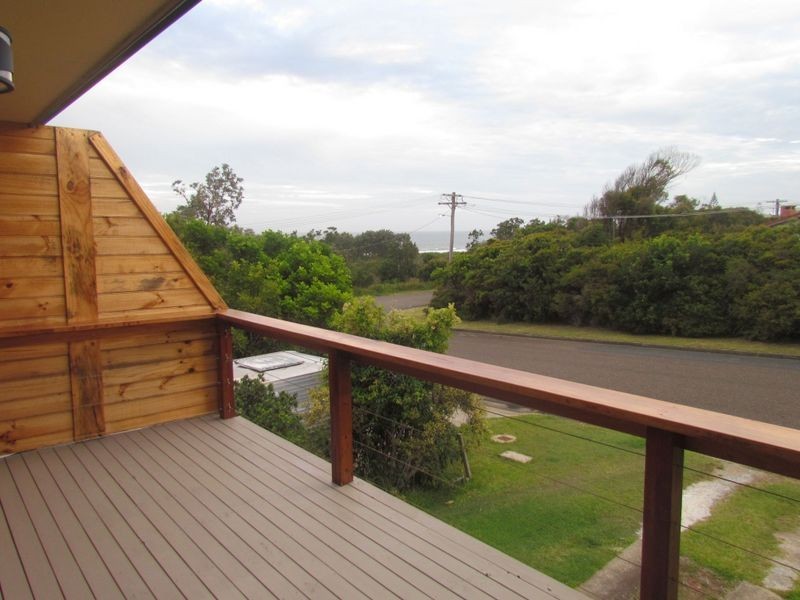 1 Beach Street, Wallabi Point NSW 2430