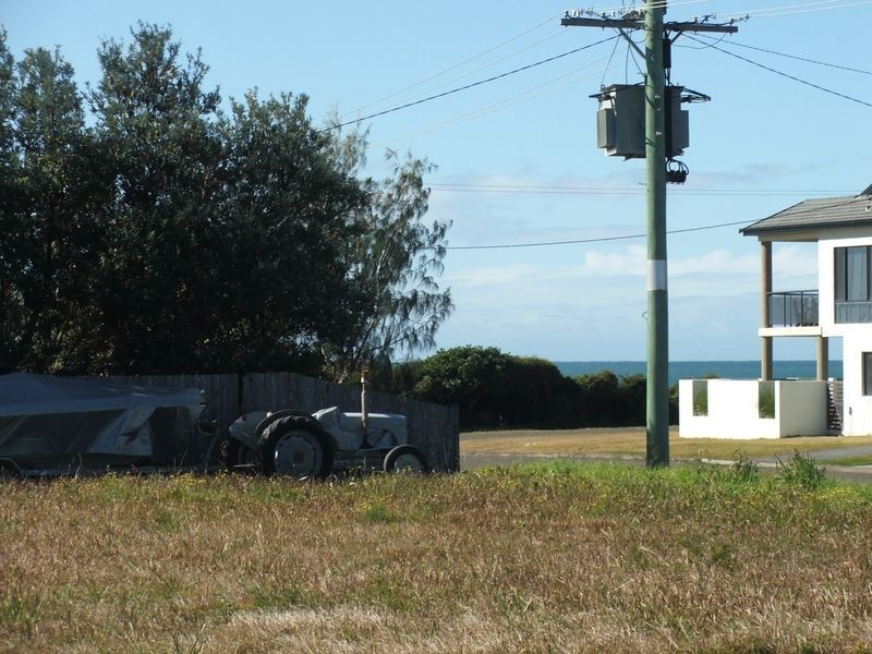 23 Ocean Drive, Wallabi Point NSW 2430