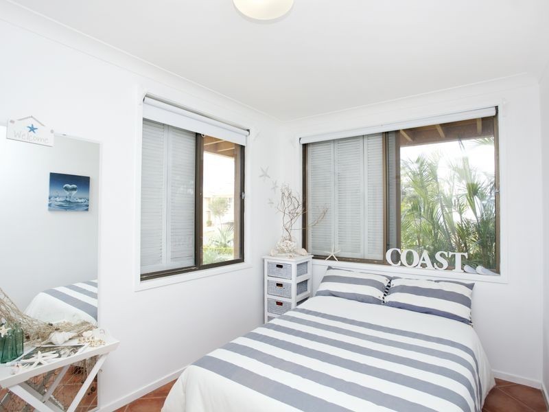 9 Lewis Street, Old Bar NSW 2430