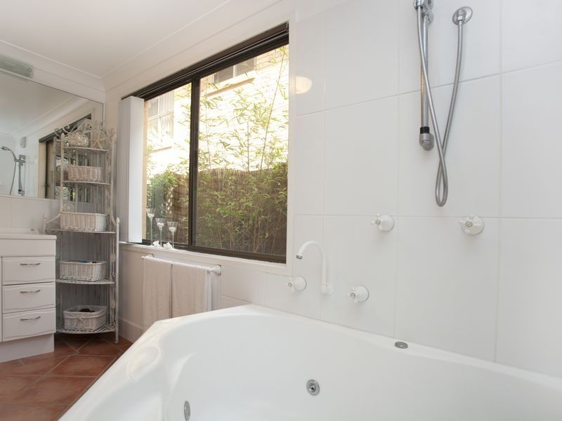 9 Lewis Street, Old Bar NSW 2430