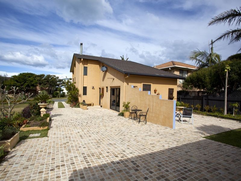 9 Lewis Street, Old Bar NSW 2430