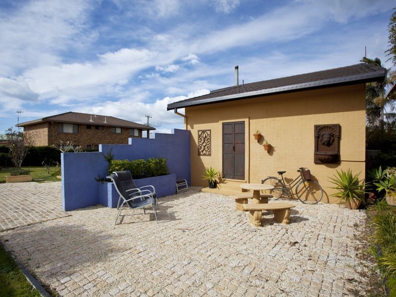 9 Lewis Street, Old Bar NSW 2430