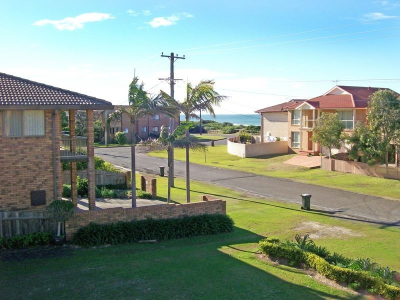 9 Lewis Street, Old Bar NSW 2430