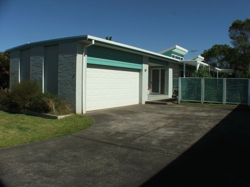 5 Carrabeen Drive, Old Bar NSW 2430