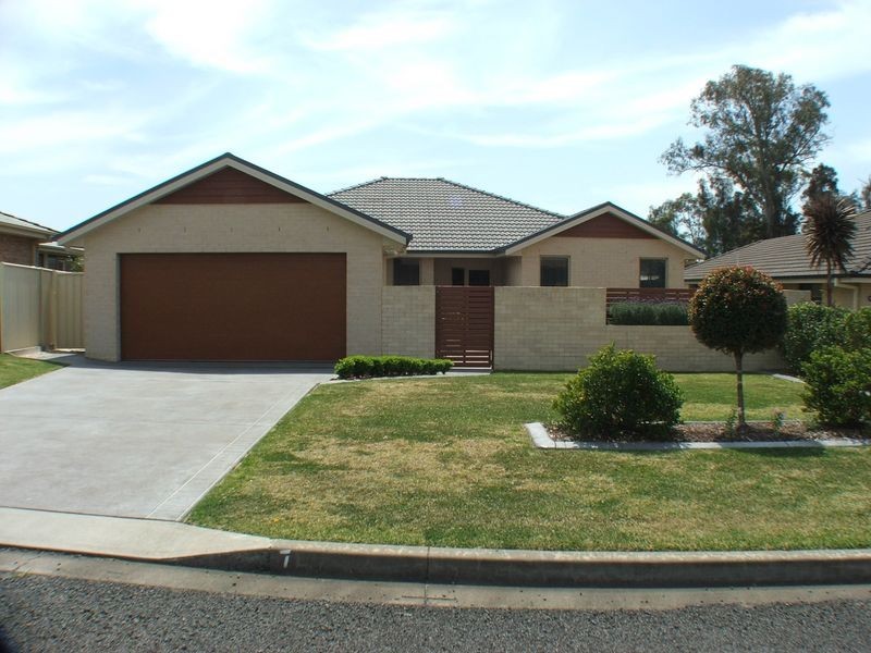 7 Ivy Crescent, Old Bar NSW 2430
