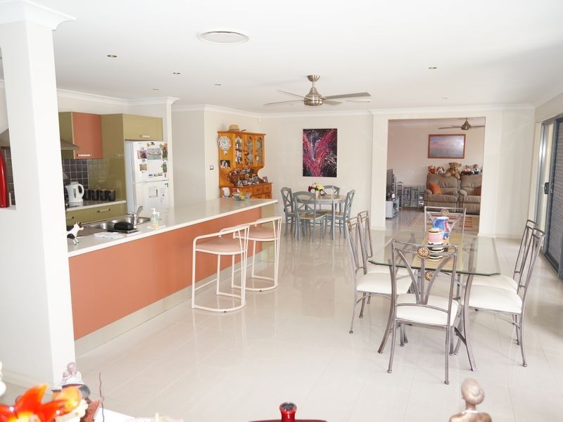 37 Albatross Way, Old Bar NSW 2430