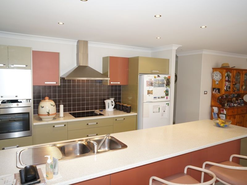 37 Albatross Way, Old Bar NSW 2430