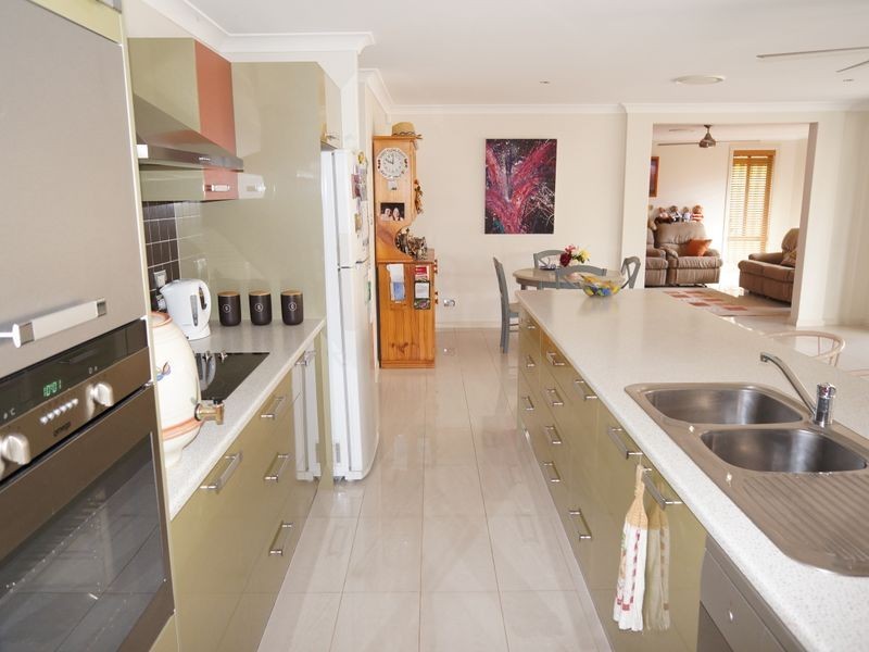 37 Albatross Way, Old Bar NSW 2430