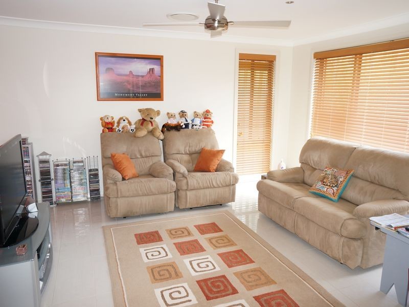 37 Albatross Way, Old Bar NSW 2430