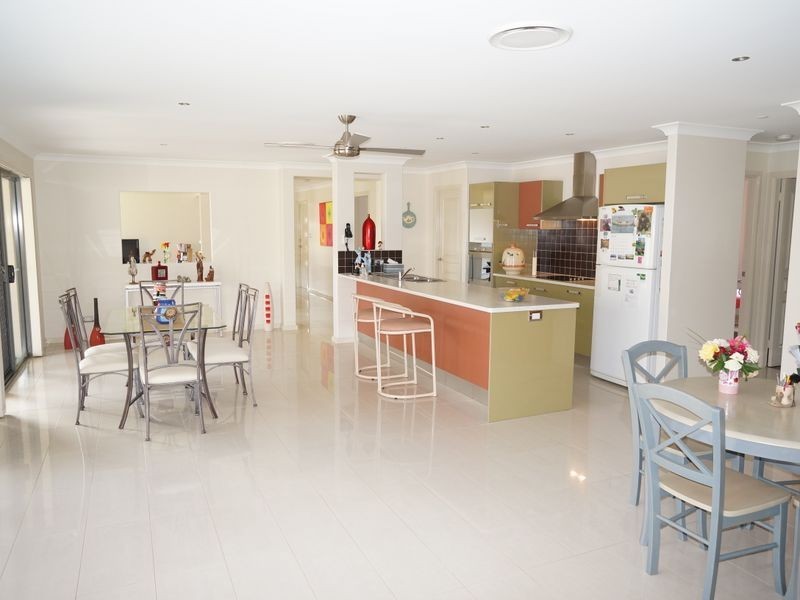 37 Albatross Way, Old Bar NSW 2430