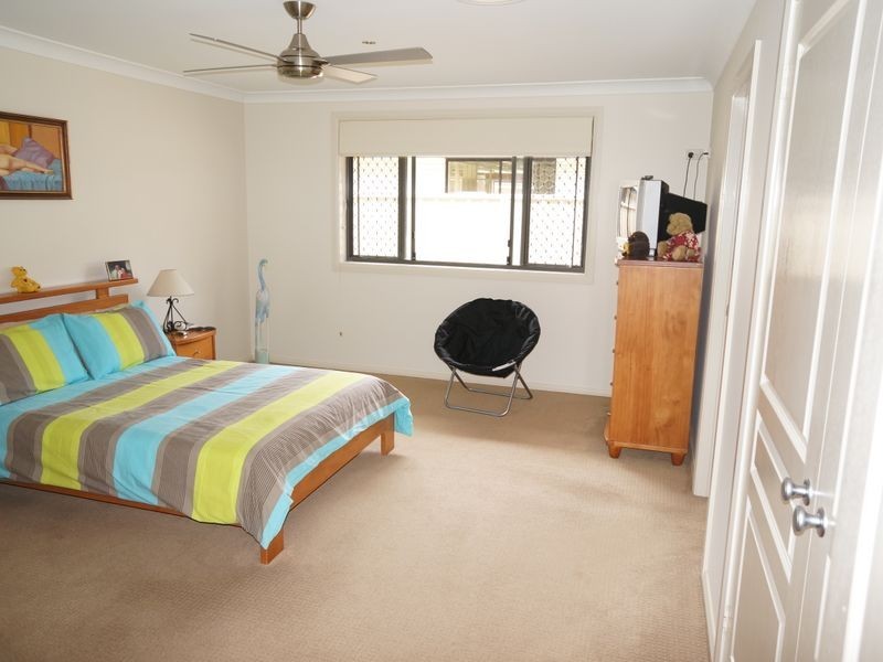 37 Albatross Way, Old Bar NSW 2430