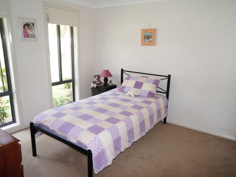 37 Albatross Way, Old Bar NSW 2430