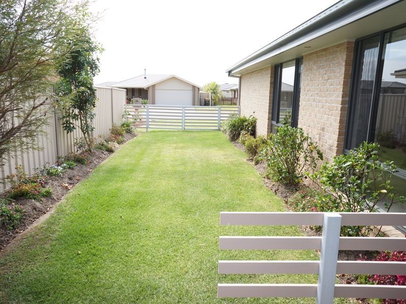 37 Albatross Way, Old Bar NSW 2430