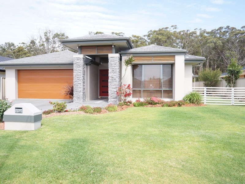 37 Albatross Way, Old Bar NSW 2430