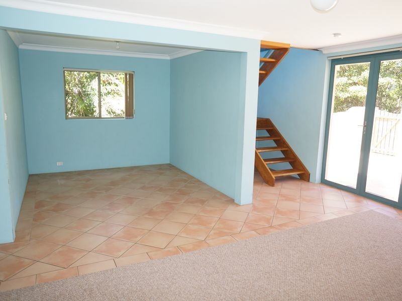 7 Pacific Parade, Old Bar NSW 2430