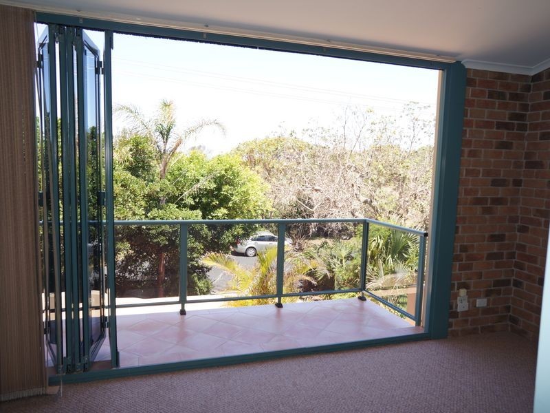 7 Pacific Parade, Old Bar NSW 2430
