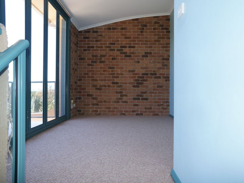 7 Pacific Parade, Old Bar NSW 2430