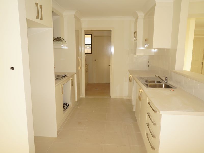 1/2 Flagtail Avenue, Old Bar NSW 2430