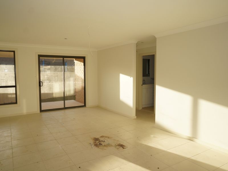 1/2 Flagtail Avenue, Old Bar NSW 2430