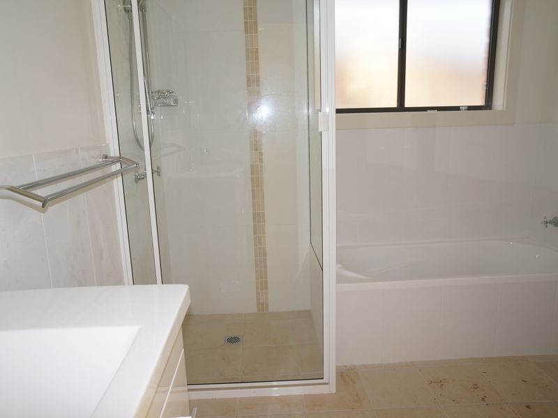 1/2 Flagtail Avenue, Old Bar NSW 2430